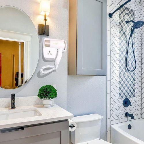 Sèche-cheveux mural Deluxe - Sèche-cheveux mural pour salle de bain et hôtel - Solide et durable pour la maison, la salle de bain et le salon